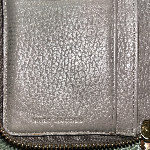 Marc Jacobs Recruit Zip Around Softshot Leather Bi-fold Wallet in Mink /Tan EUC - Picture 10 of 12